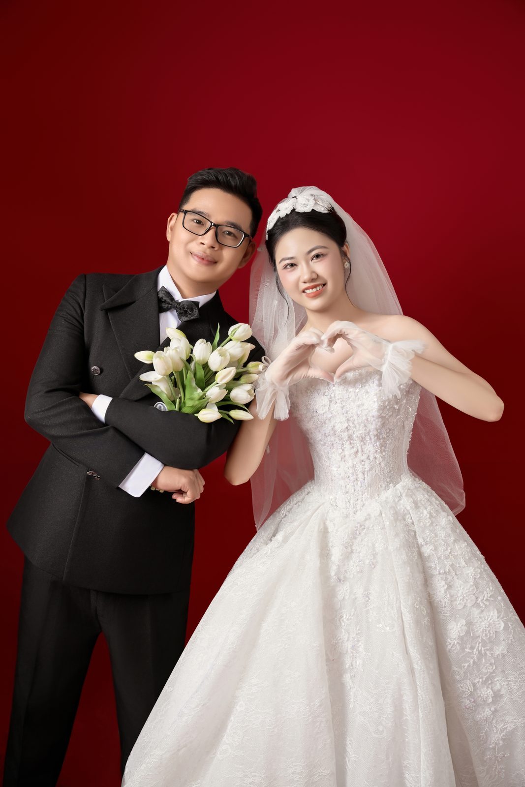 Văn Công và Hà Thảo cười rạng rỡ